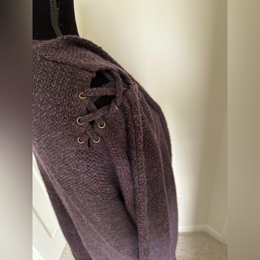 American Eagle Cozy Cardigan with Lace-up Shoulder Details - Picture 4 of 7